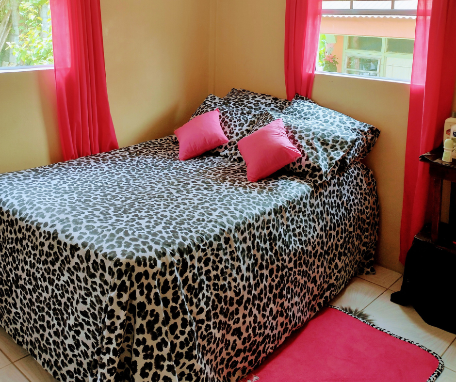Vee's Home-Decor-Plus 3